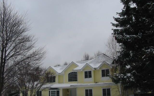 100 Northgate Dr, Syosset, NY 11791