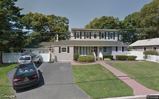100 Udalia Ct, West Islip, NY 11795