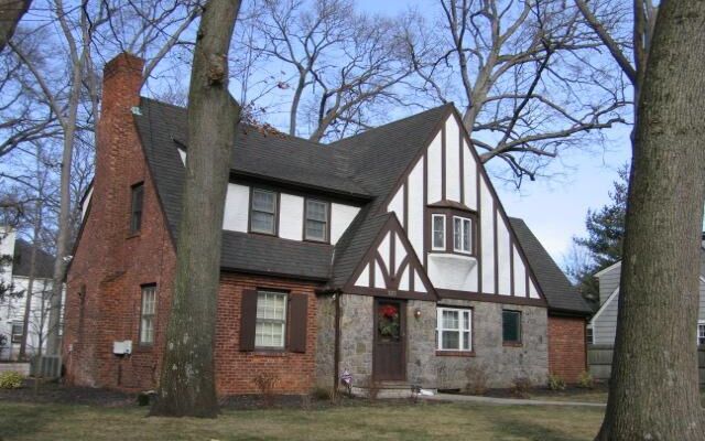 100 Wilson Pl, Freeport, NY 11520