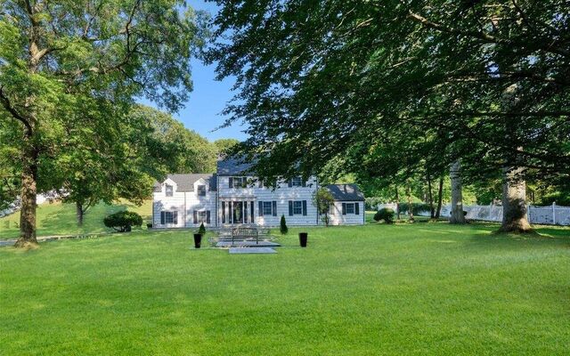 100 Wolver Hollow Rd, Oyster Bay, NY 11771 (House View)