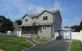 101 Joludow Dr, Massapequa Park, NY 11762