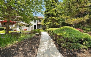 1016 Skyline Dr #1016, Coram, NY 11727