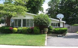 102 Miller Rd, Hicksville, NY 11801