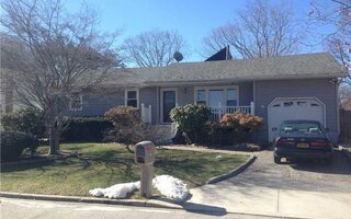 102 Seaford Ave, Mastic, NY 11950