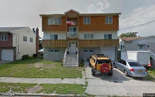 102 Willow Ln, Lindenhurst, NY 11757