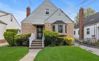 1026 N 2nd St, New Hyde Park, NY 11040