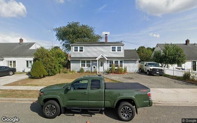 103 Valley Rd, Levittown, NY 11756