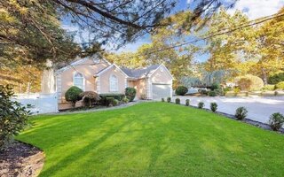 1036 Old Medford Ave, Medford, NY 11763
