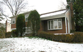 104 Colony Ln, Syosset, NY 11791