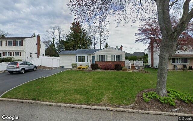 104 Roxbury Dr, Commack, NY 11725