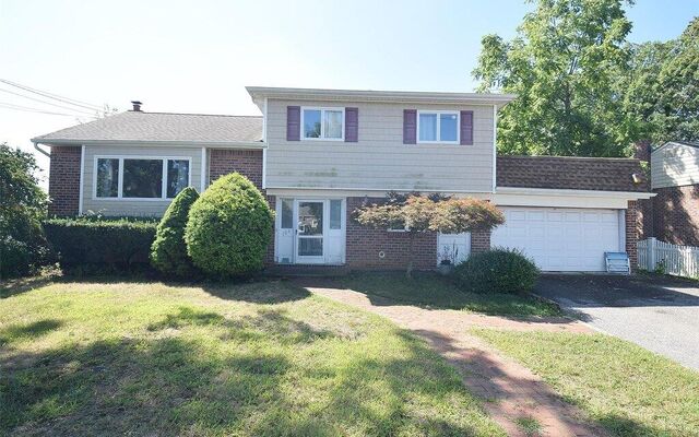 104 Woods Rd, North Babylon, NY 11703 (Yard)