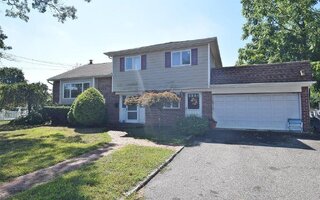104 Woods Rd, North Babylon, NY 11703