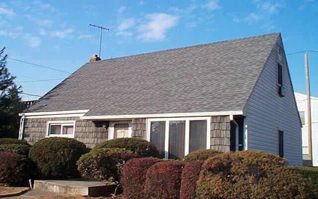 1047 Windermere Rd, Franklin Square, NY 11010