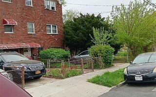 1049 E 233rd St, Bronx, NY 10466