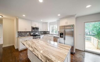 105 40th St, Lindenhurst, NY 11757