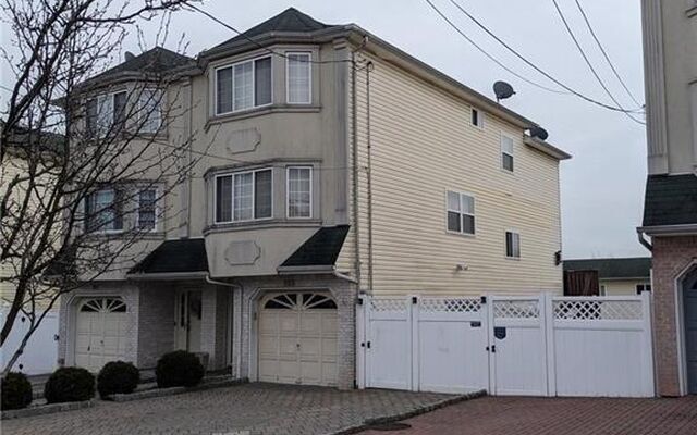 105 Churchill Ave, Staten Island, NY 10309 (House View)
