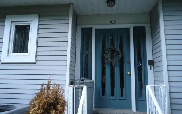 105 Commodore Dr, Staten Island, NY 10309