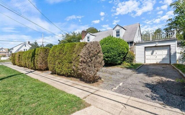 105 Kennedy Ave, Hempstead, NY 11550 (Road)