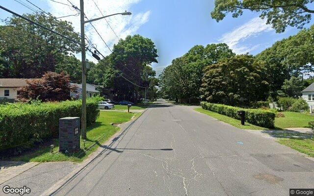 105 Parkwood Dr, Shirley, NY 11967