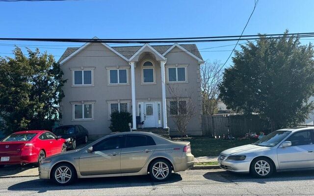 1050 Hastings St, Baldwin, NY 11510
