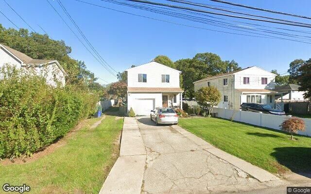 1051 Reilly St, Bay Shore, NY 11706