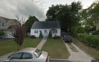 1052 N Fulton Ave, Lindenhurst, NY 11757
