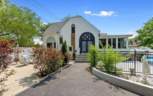 1054 Grand Ave, South Hempstead, NY 11550 (House View)