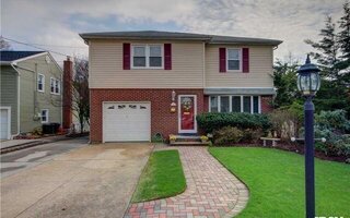 106 Park Blvd, Malverne, NY 11565