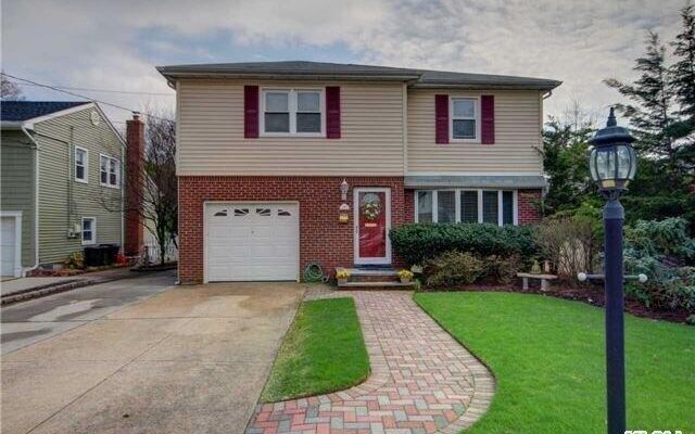 106 Park Blvd, Malverne, NY 11565