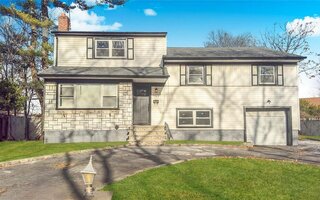 1063 Northgate Ct, Uniondale, NY 11553