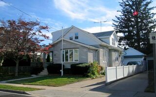 1069 Concord St #1F1, Franklin Square, NY 11010