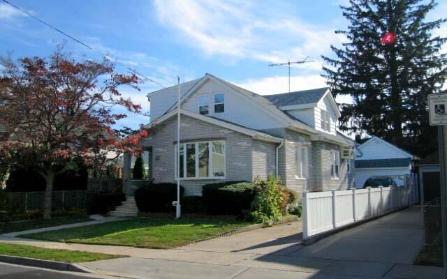 1069 Concord St #1F1, Franklin Square, NY 11010