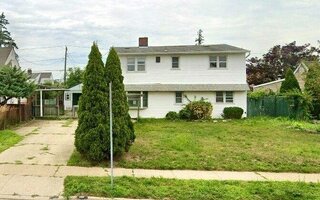 107 Abbey Ln, Levittown, NY 11756