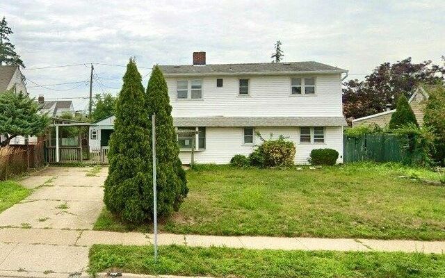 107 Abbey Ln, Levittown, NY 11756 (House View)