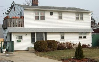 107 Abbey Ln, Levittown, NY 11756