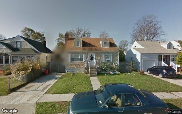107 Deauville Pkwy, Lindenhurst, NY 11757
