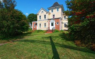 107 Warner Ave, Roslyn Heights, NY 11577