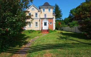107 Warner Ave, Roslyn Heights, NY 11577