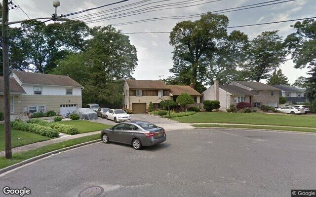 1074 Northgate Ct S, Uniondale, NY 11553