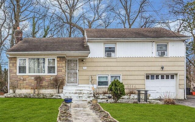 1076 Northgate Ct, Uniondale, NY 11553 (Yard)