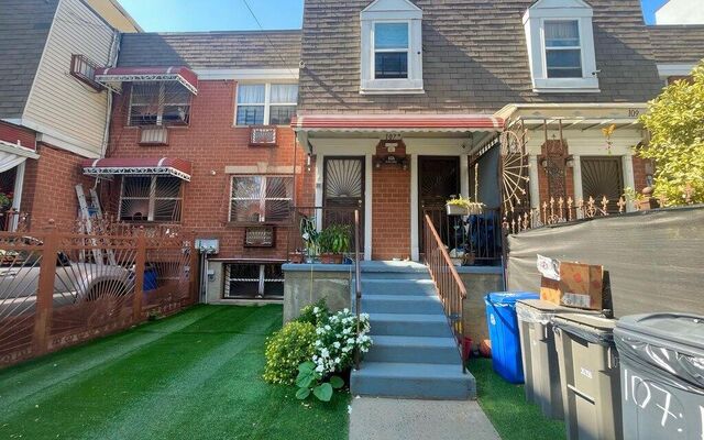 107A Suydam St, Brooklyn, NY 11221 (Porch)