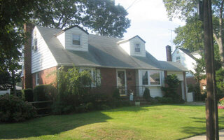 108 N Richmond Ave, Massapequa, NY 11758