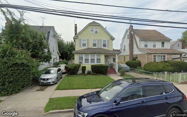 109-16 207th St, Queens Village, NY 11429