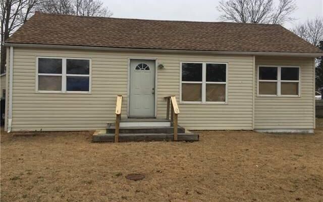 109 Longfellow Dr, Mastic Beach, NY 11951