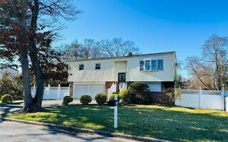 109 Margaretta Ave, Massapequa, NY 11758