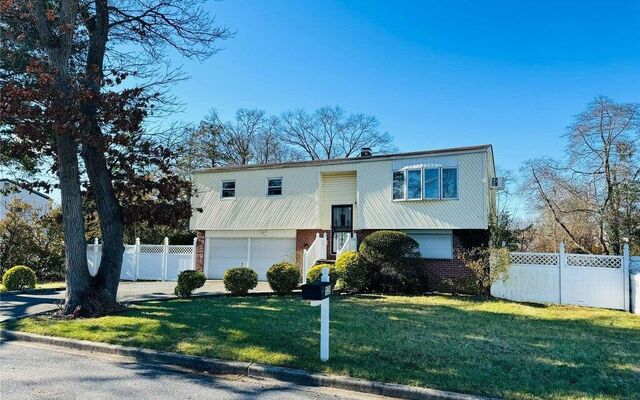 109 Margaretta Ave, Massapequa, NY 11758 (House View)