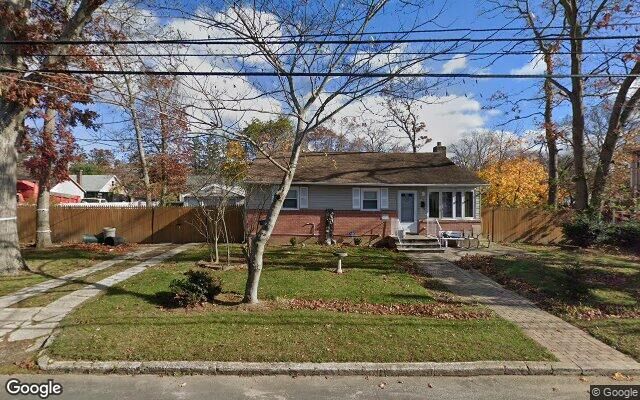 109 N 19th St, Wheatley Heights, NY 11798