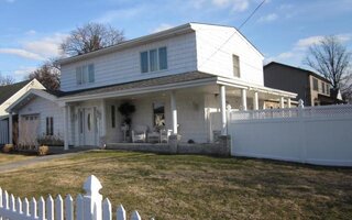 1094 Hastings Pkwy, Baldwin, NY 11510