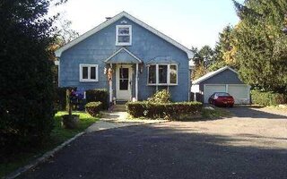 11 5th Ave S, Huntington Station, NY 11746