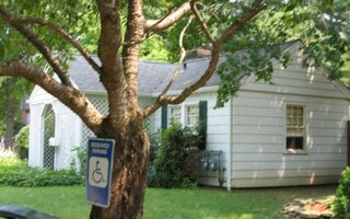 11 Alex Ln, Glen Cove, NY 11542